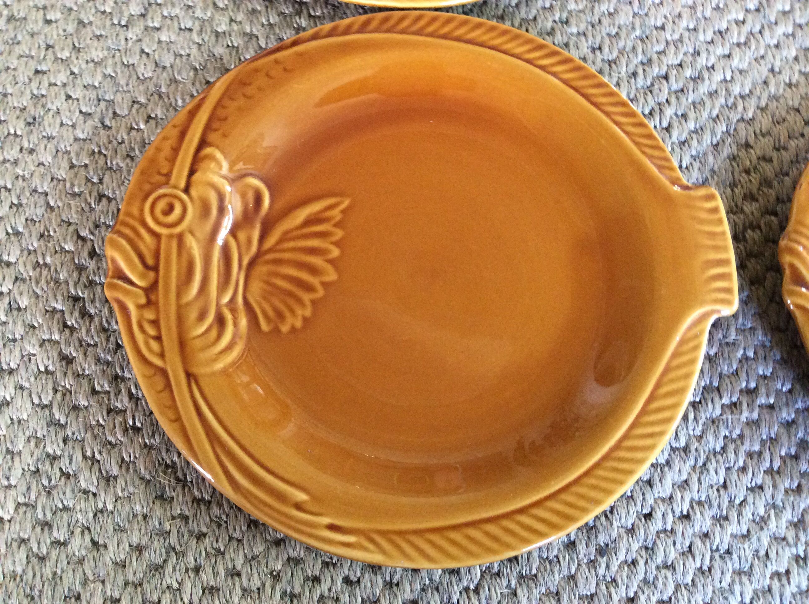 Series of 4 fish plates