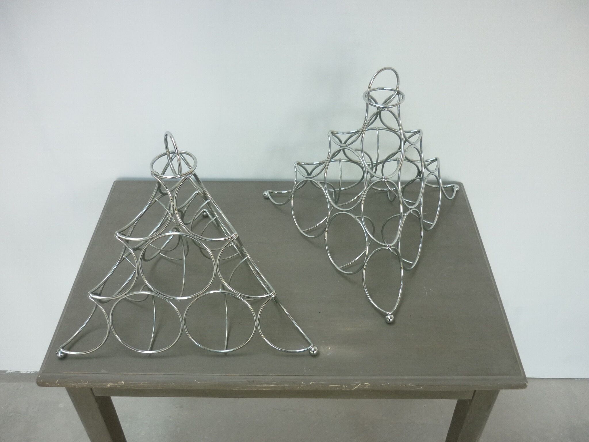 Metal wire fruit holders