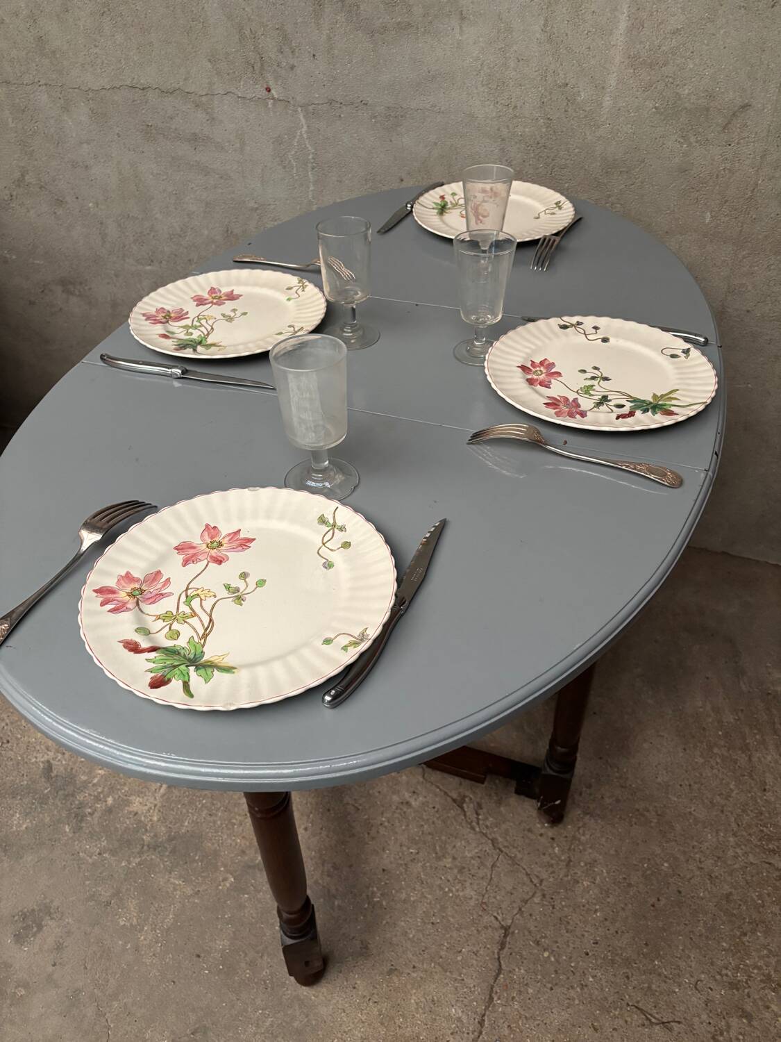 Table ovale en bois avec rabats