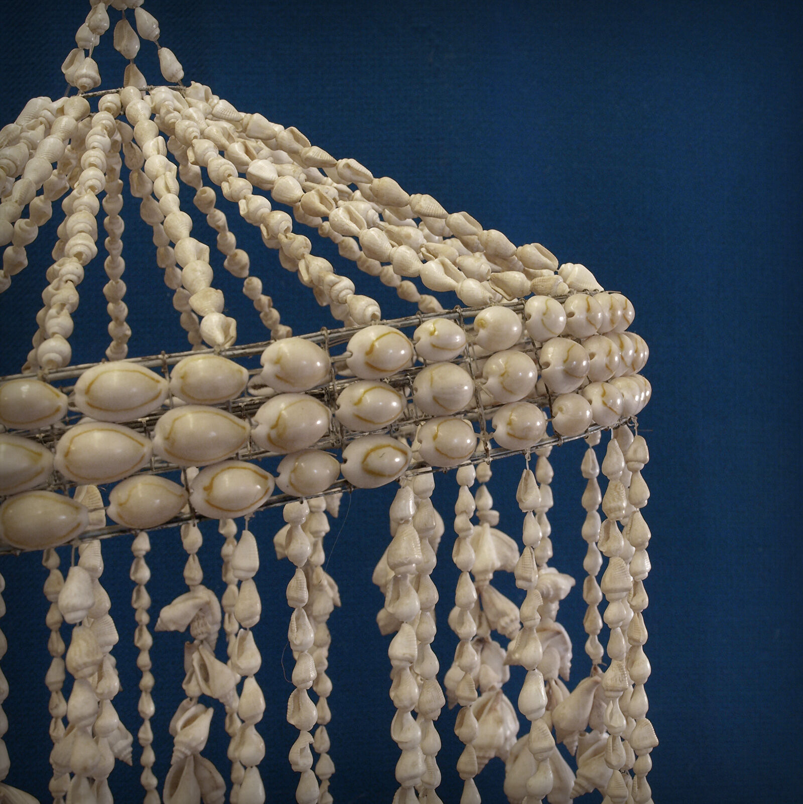 Balinese hanging lamp in curly shells