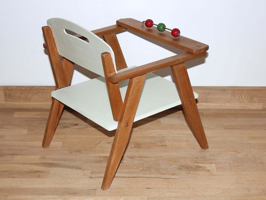 Chaise de poupée en bois vintage