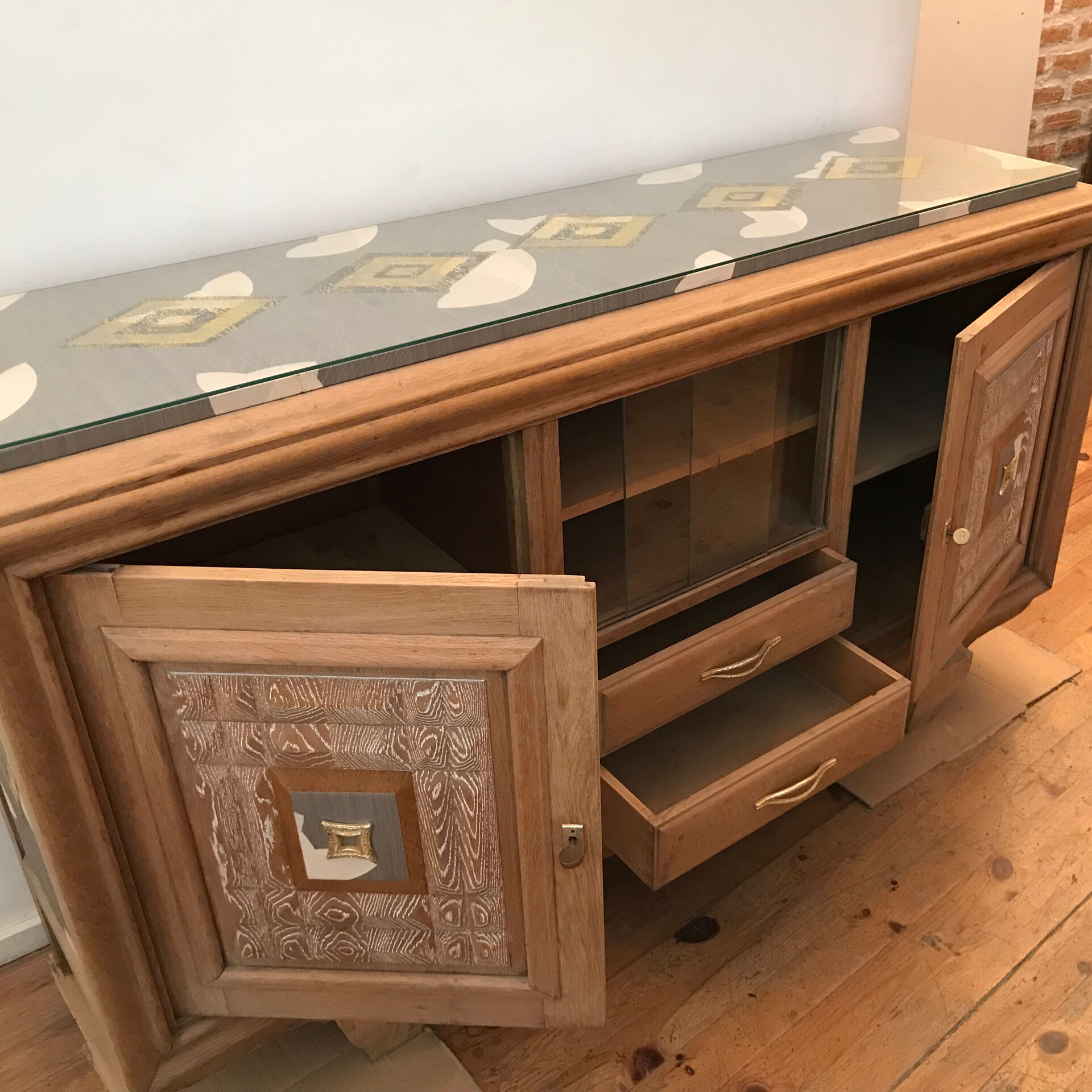 Buffet from the 1940s-50s inspired by Art Deco