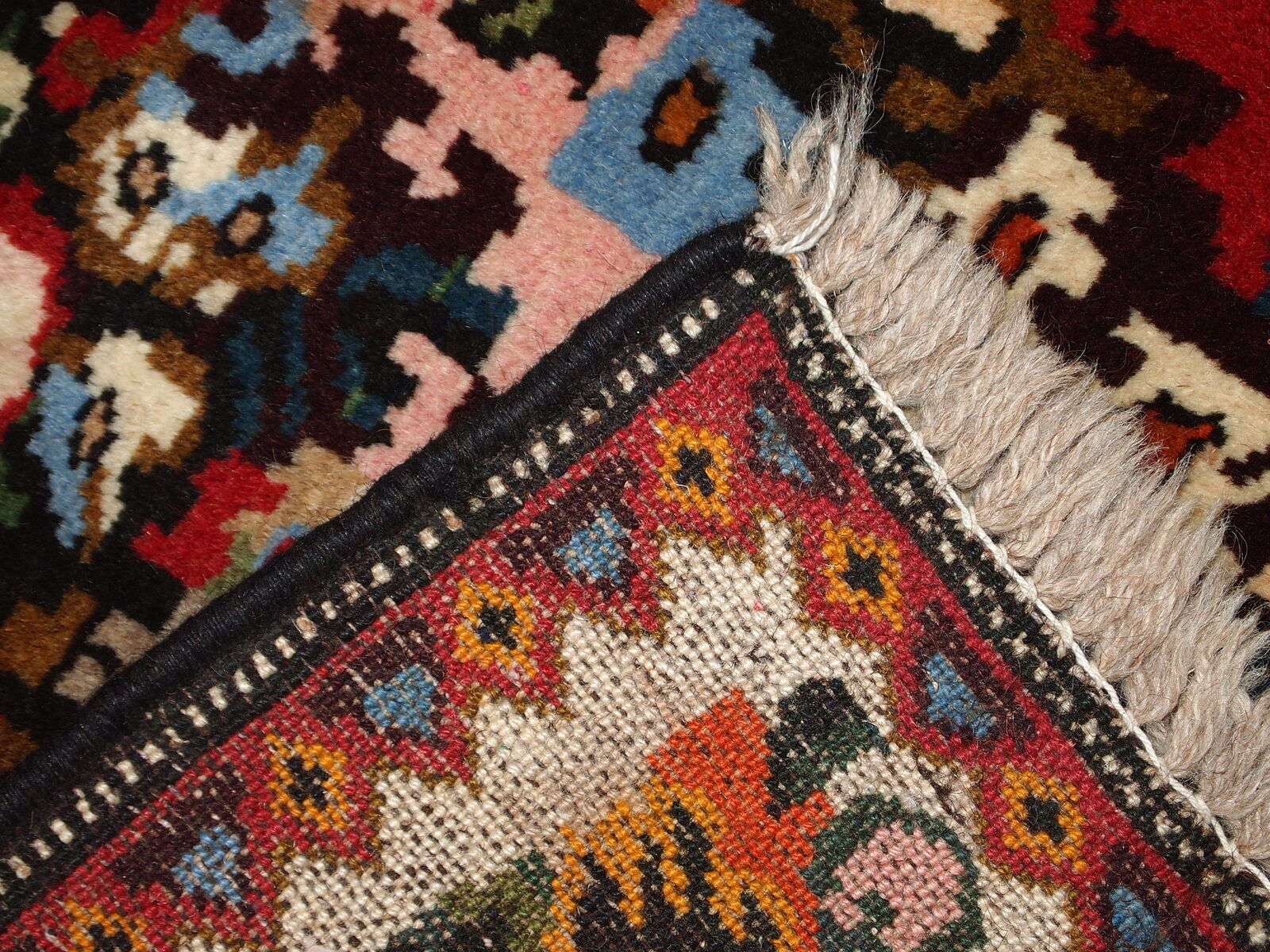 Carpet Persian Bahtiari 114cm x 152cm 1970 s