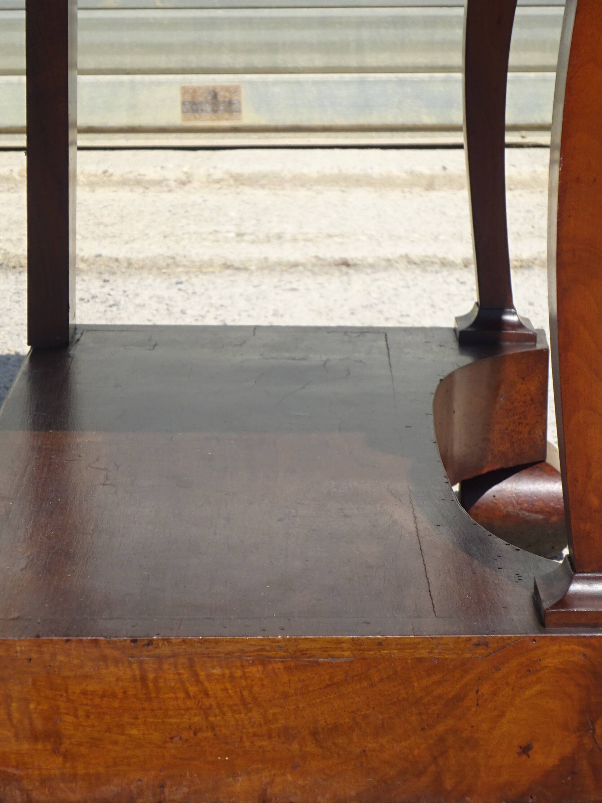 Console époque Restauration, style  Charles X en noyer avec marbre griotte