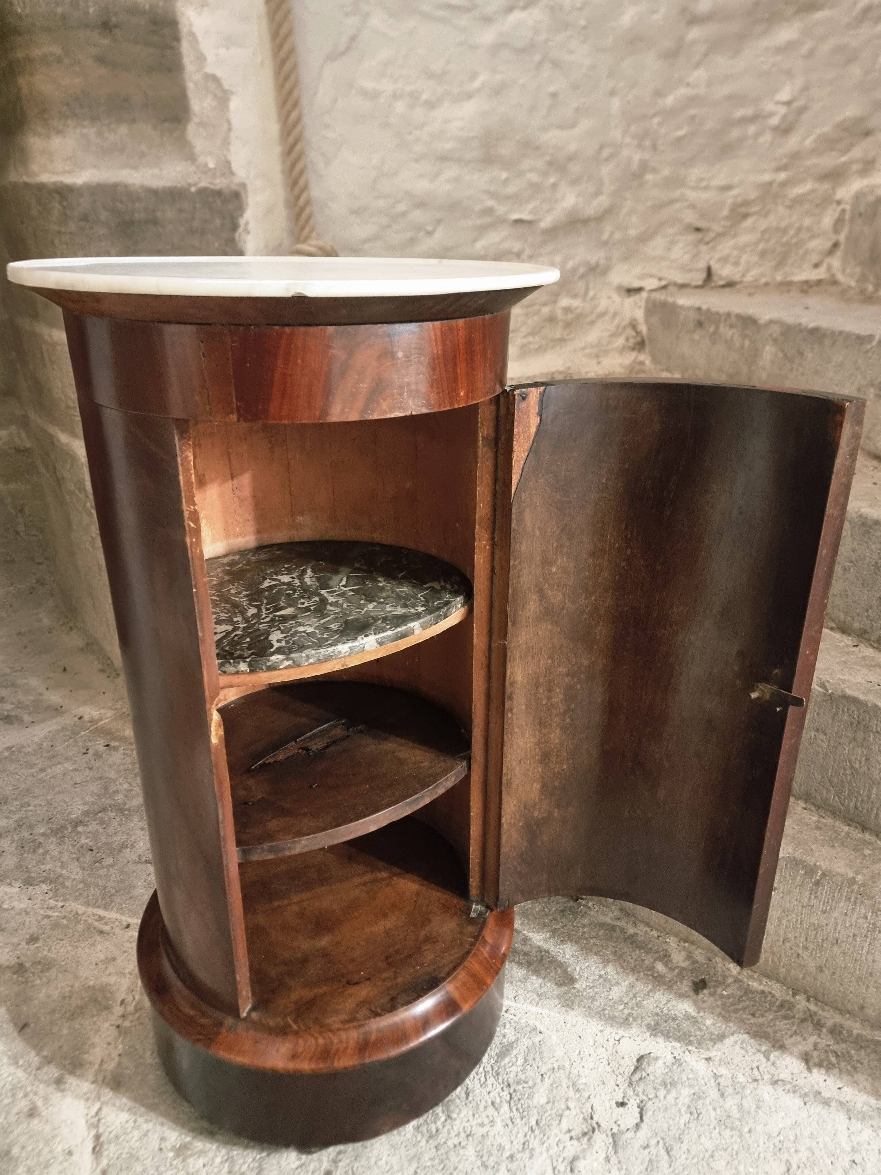 Antique French Empire Somno (bedside table) in mahogany with a marble top, circa 1805–1820.
