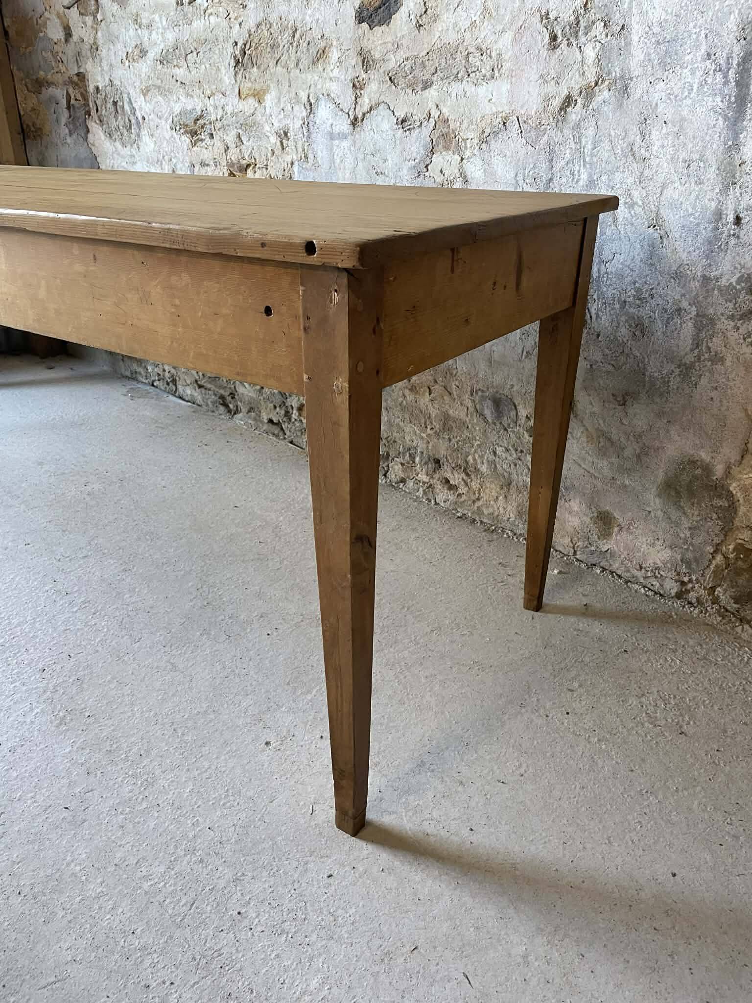 Antique wooden table with tapered legs – 200 cm