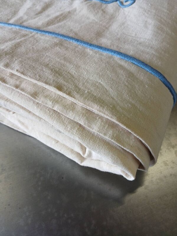 Drap ancien en lin broderie JB