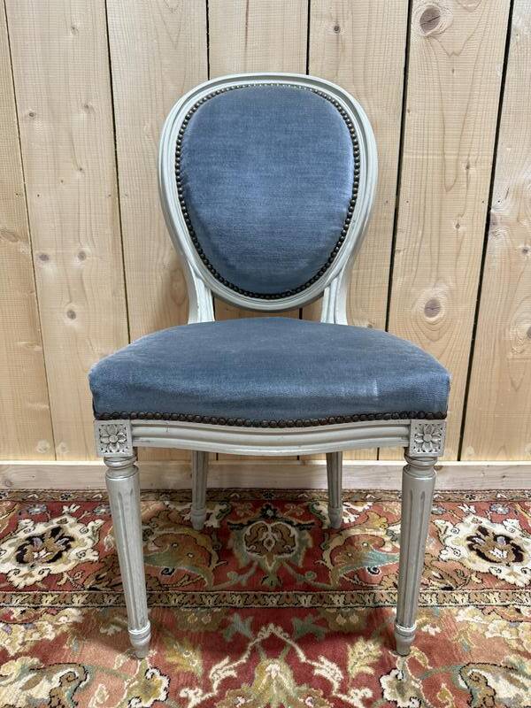 Suite de 6 chaises médaillons de style Louis XVI