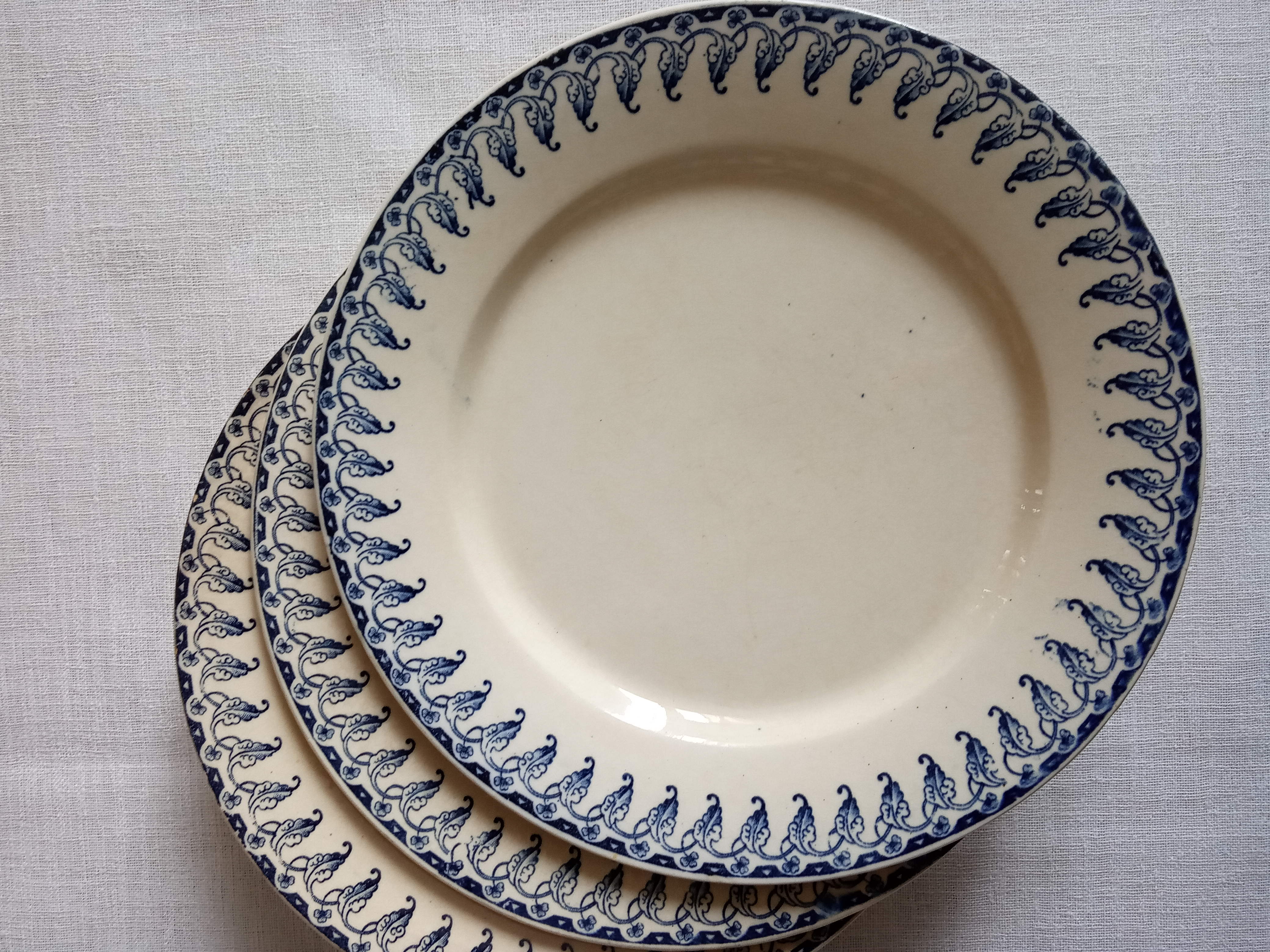 3 old flat plates, Gien, Vezelay blue décor
