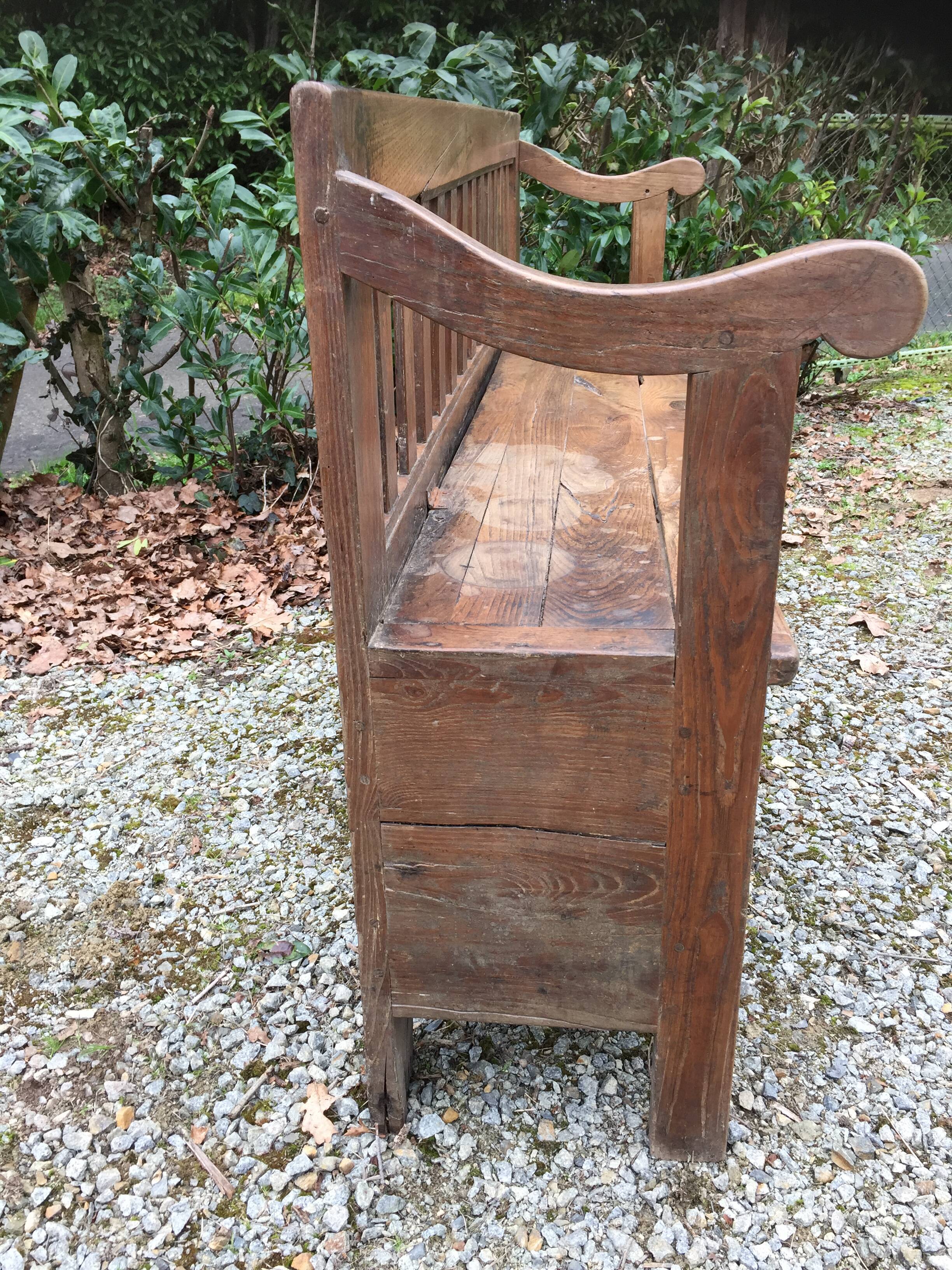 Bench chest paneled in chestnut region Brittany ( Plouay dept. 56 )