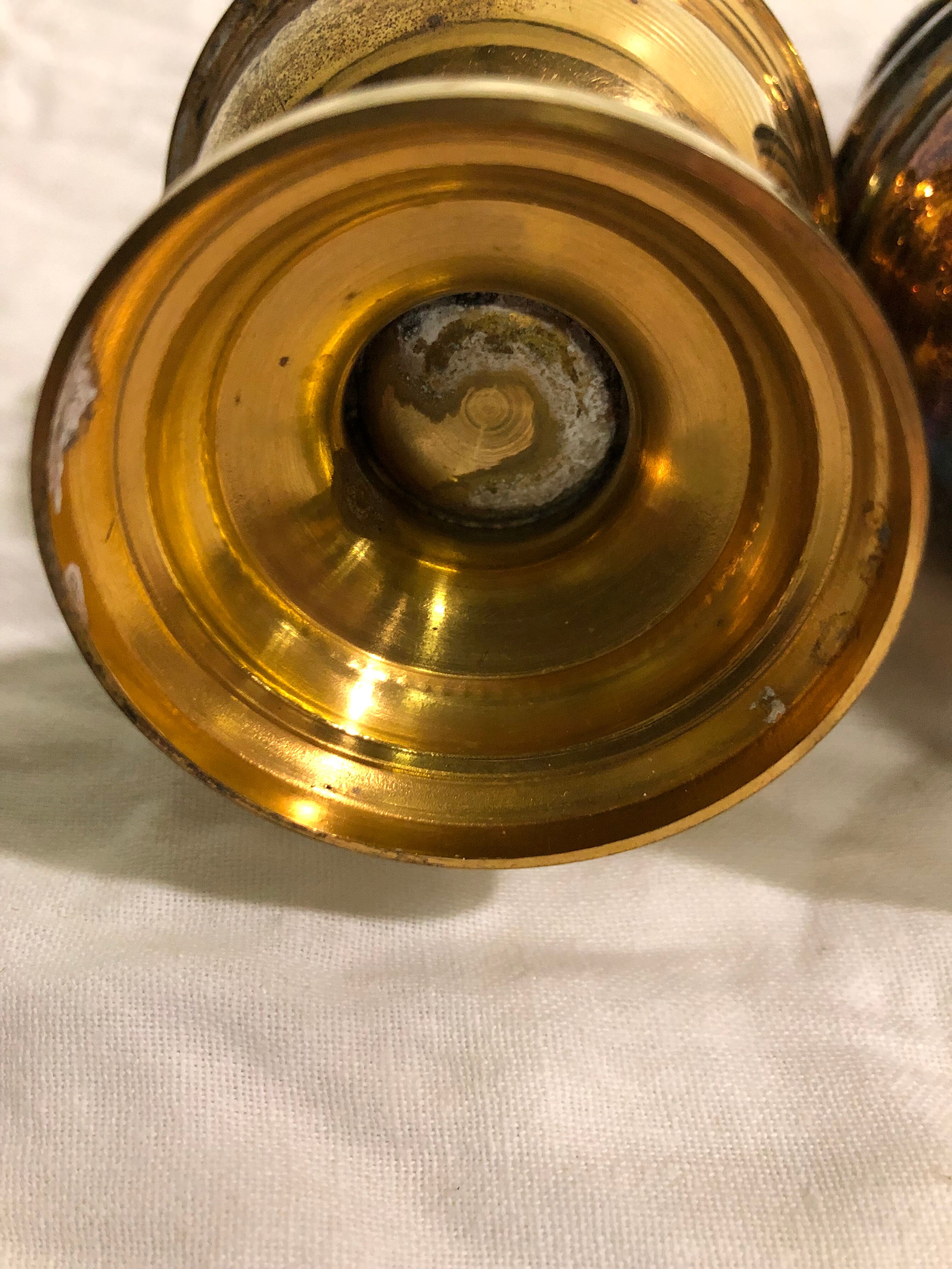 Salt and pepper shaker