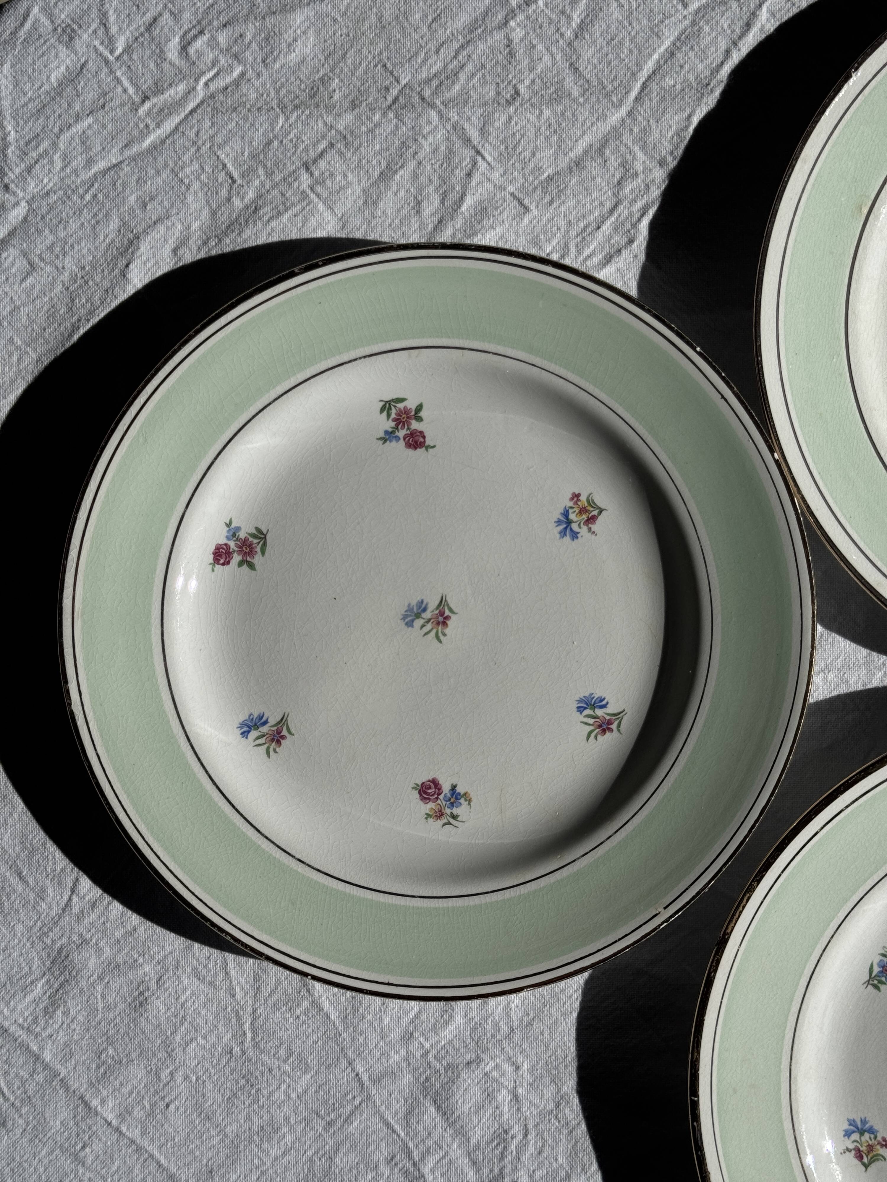 Set of 15 vintage turquoise dinner plates with gold trim and pink flowers D23.