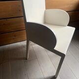 Chaise basse en bois blanc années 50