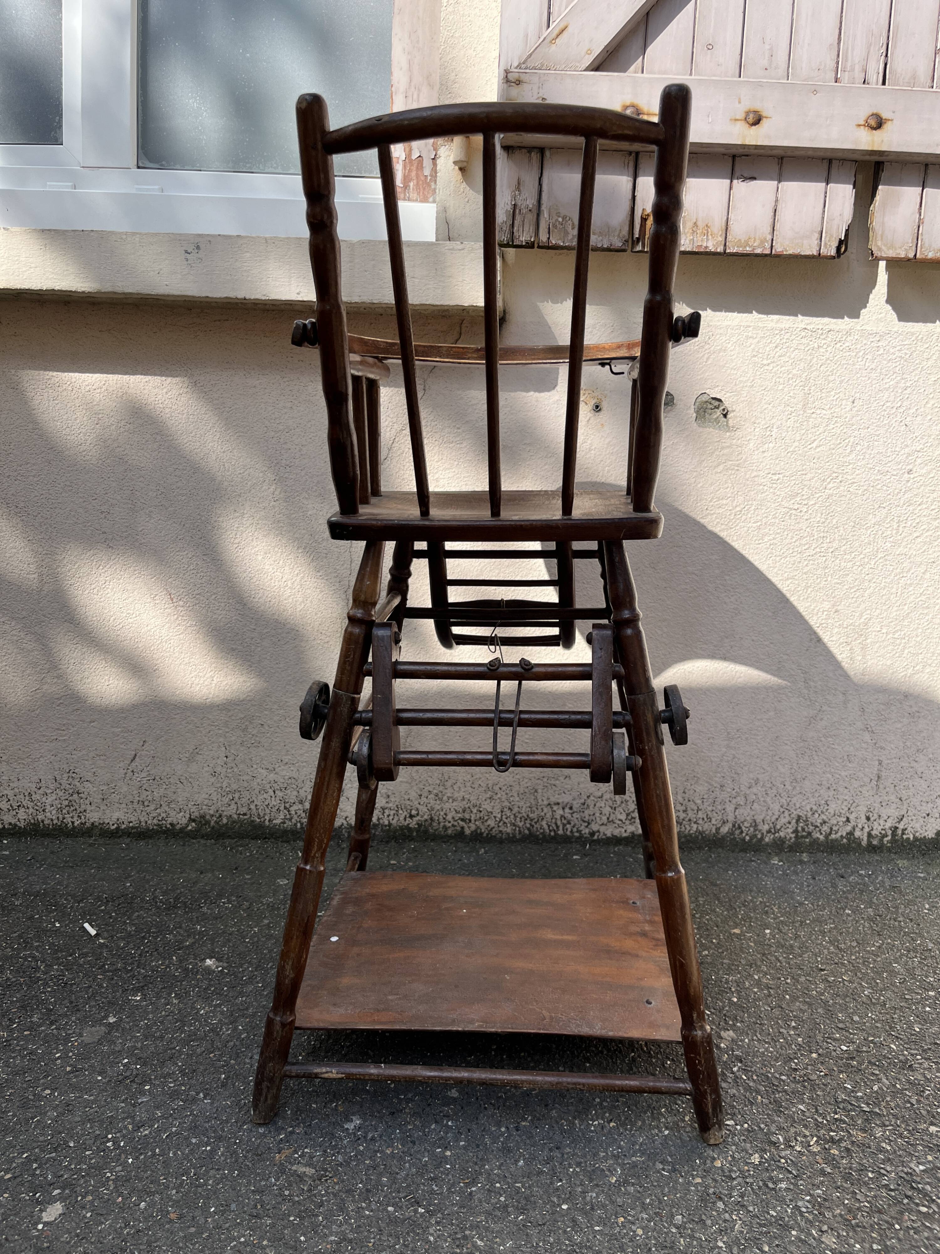 Chaise haute pour bébé en bois transformable en petit bureau des  année 50