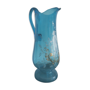 pichet en verre bleu