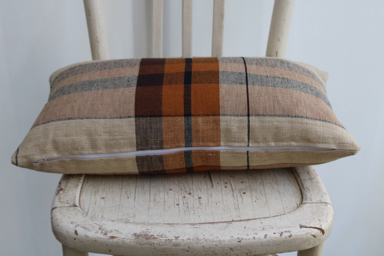 Checkered cushion