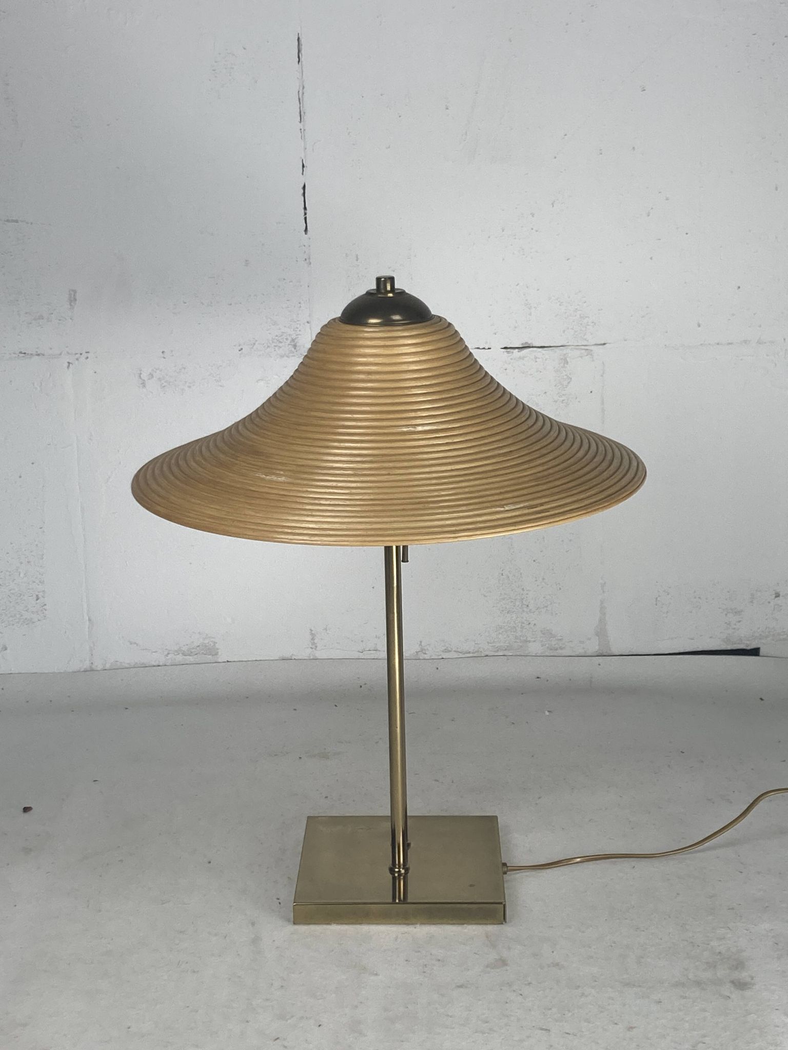 Lampe de table en laiton et rotin en roseau, Italie 1970