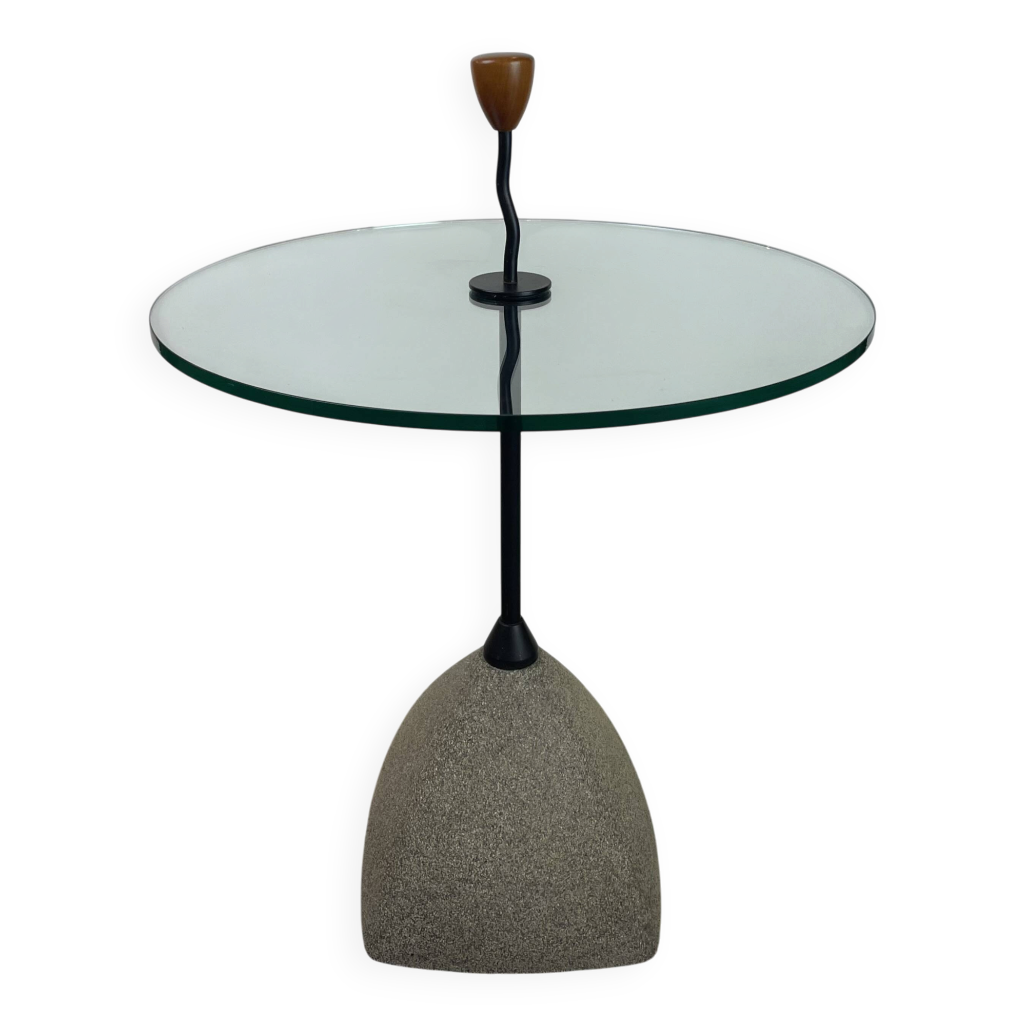 Table d'appoint post-moderne dans le style d'Ettore Sottsass, Italie, années 1980.