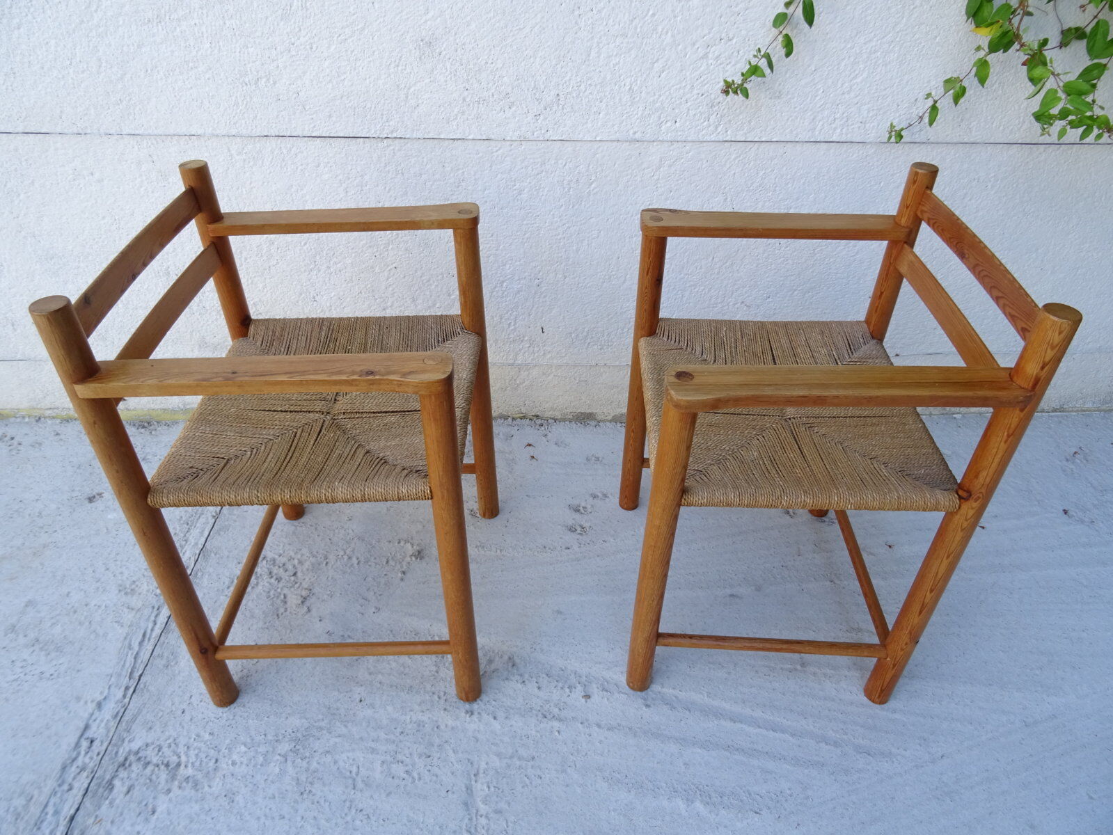 Pair of mulched chairs