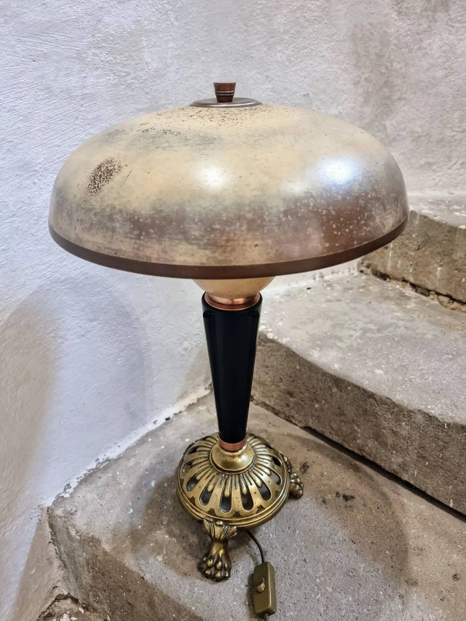 Lampe de table art déco vintage – cuivre, laiton et bakélite – abat-jour champignon – années 1920