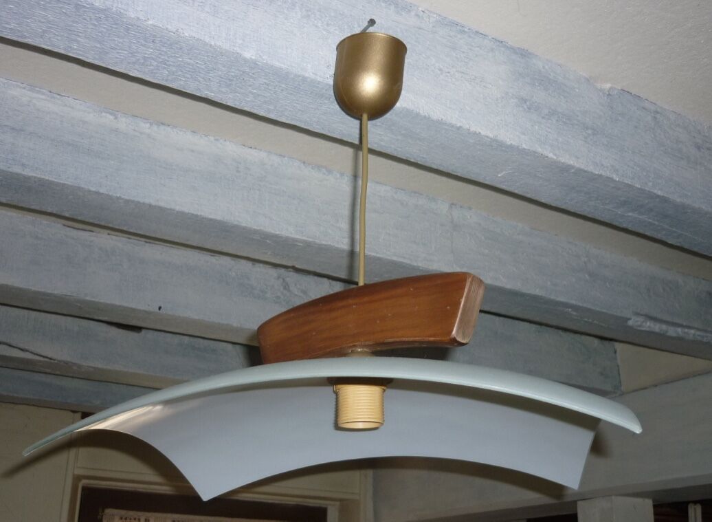 Modern graphic pendant lamp in opaque glass and wood