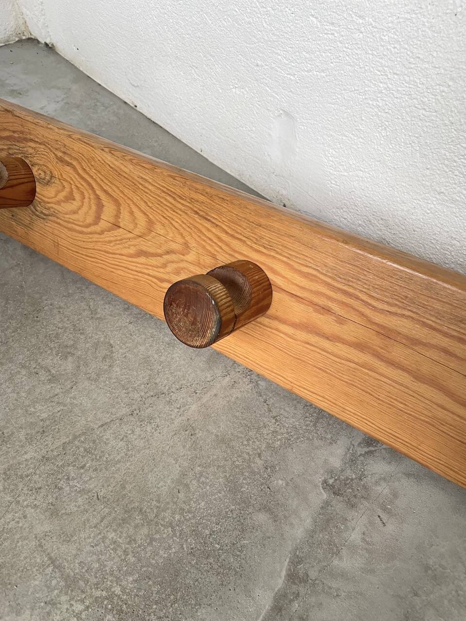 Perriand pine mountain coat rack