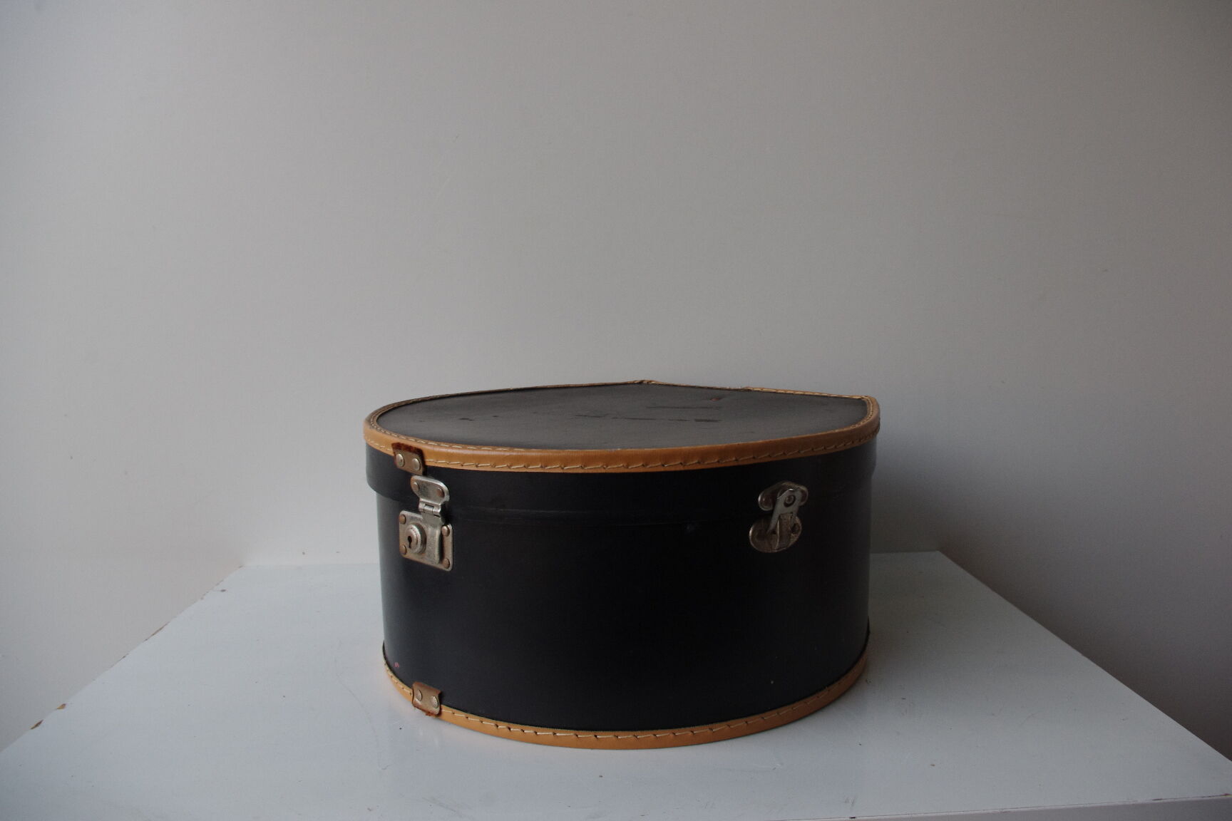 Black Suitcase for hats 60s.