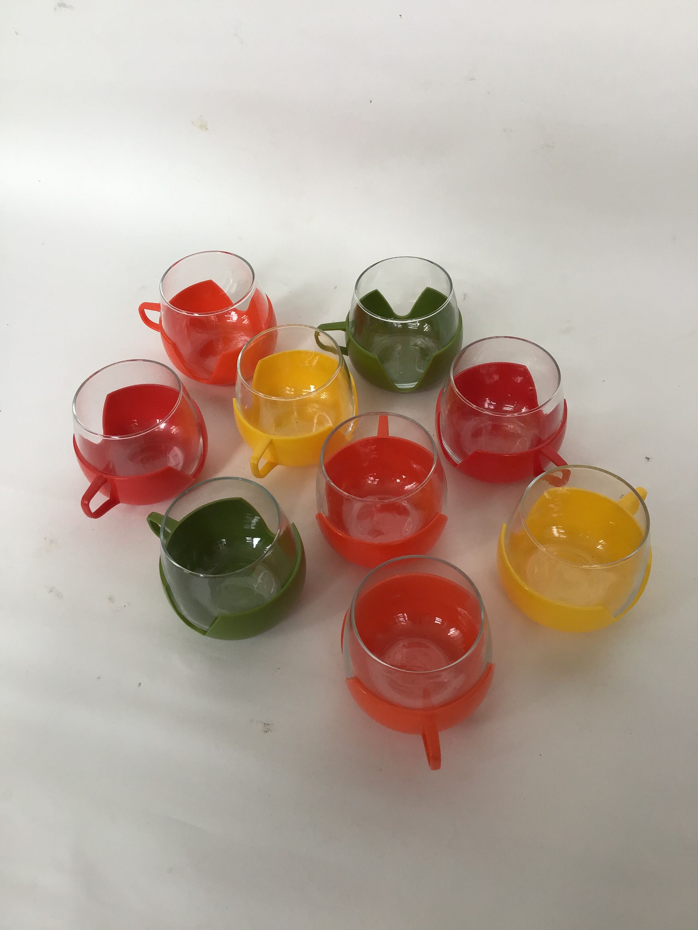 9-cup Vintage coffee cup set