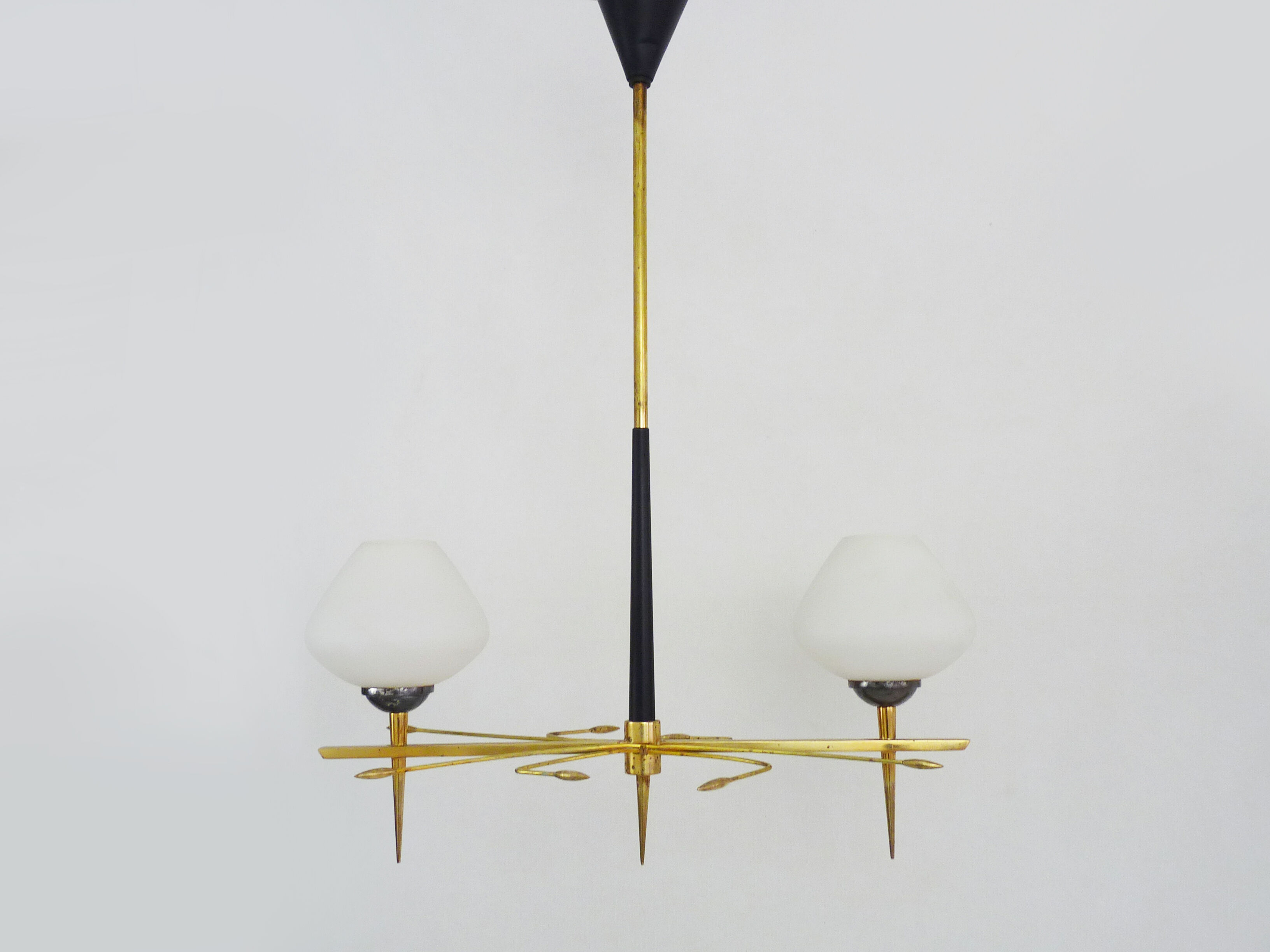 Vintage 2-spoke chandelier Moderniste Arlus from the 1950s. Black metal, brass, opaline