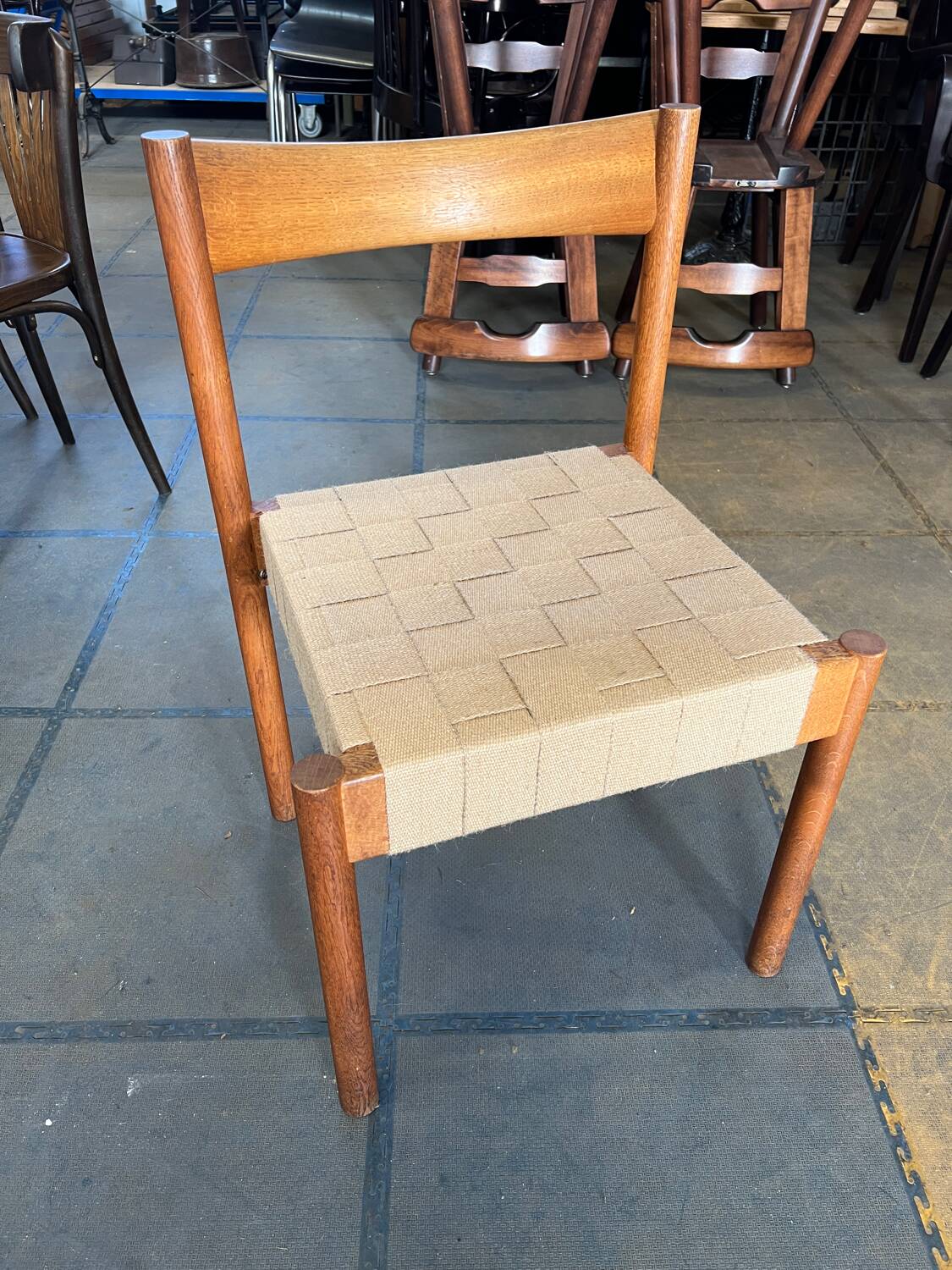Minimalist chair