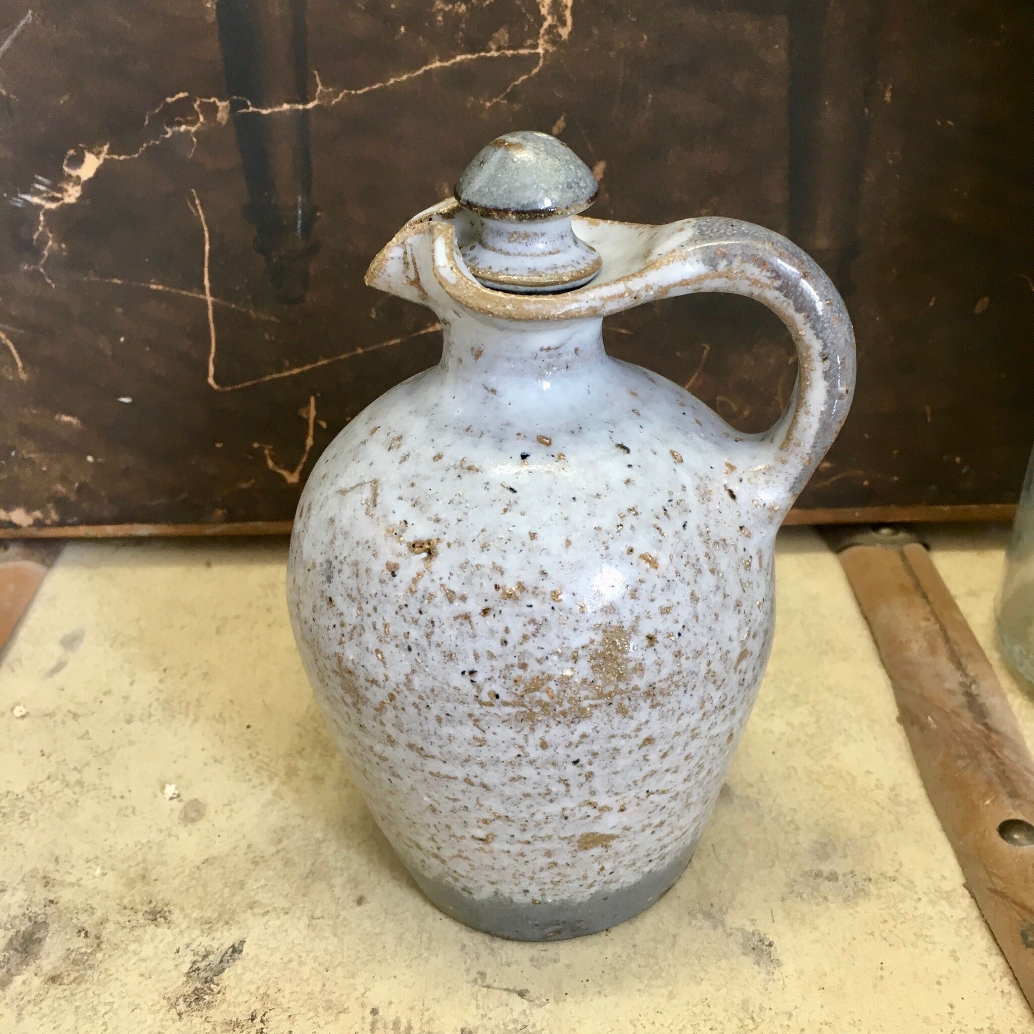 Sandstone jug of the Terminal 1970