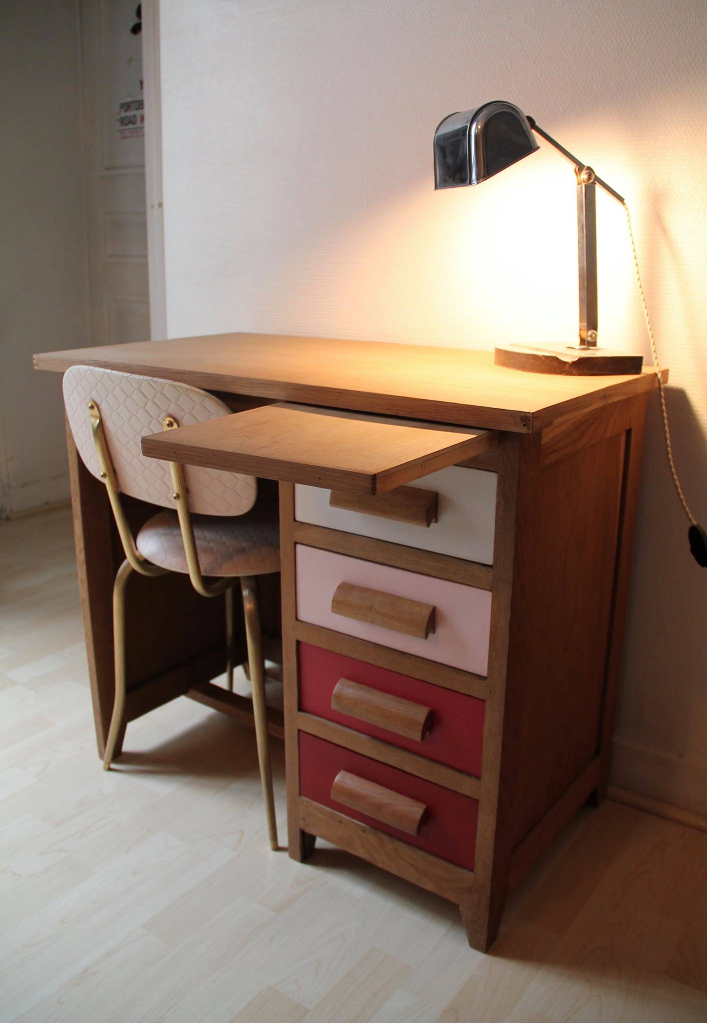Children's desk in oak from the 60s and his chair
