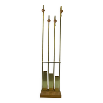 Portemanteau en laiton et bois du milieu du siècle. Italie années 1970