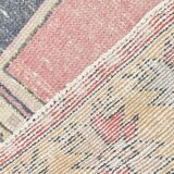 Tapis persan vintage rouge et jaune