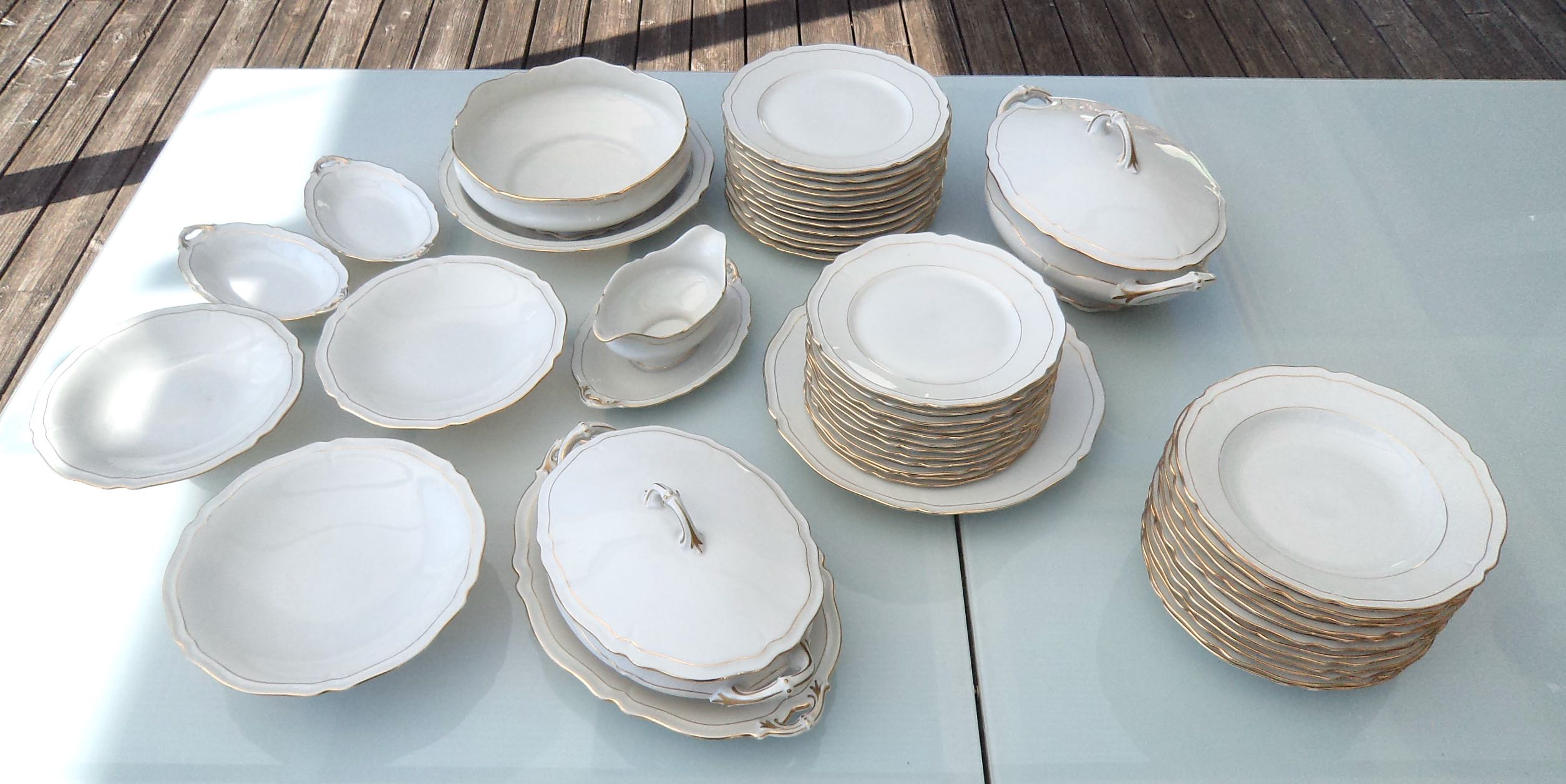 Porcelain plates for 12 people 48 pieces
