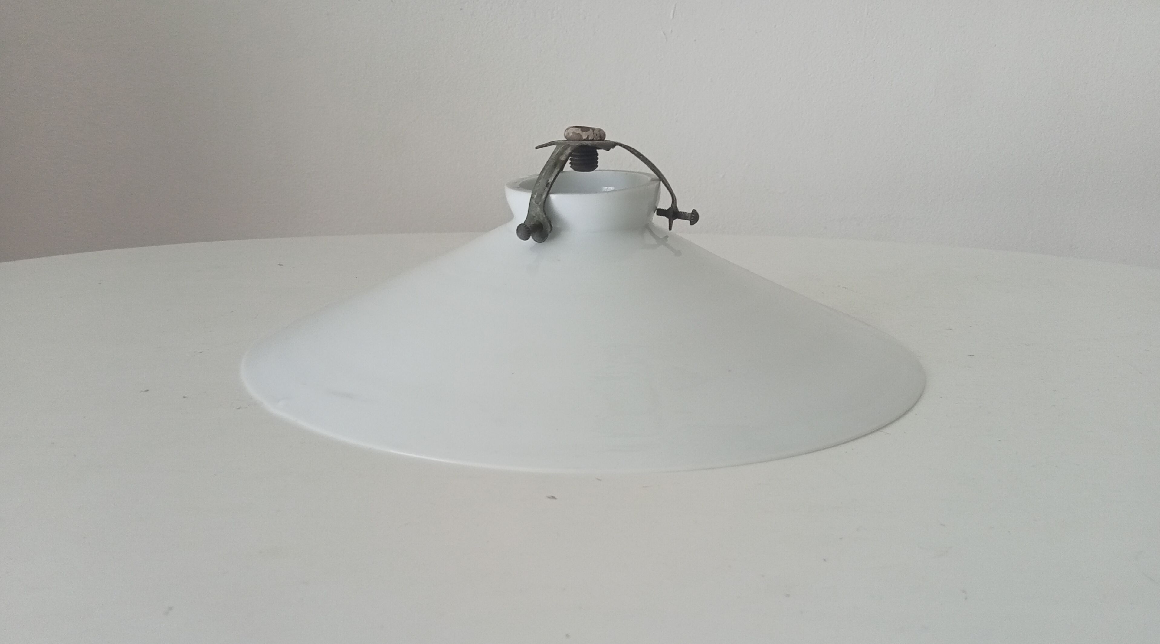 Vintage opaline lampshade with claw from the 1940s.