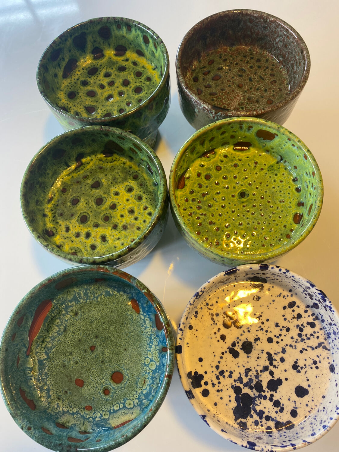 Ceramic footed bowls