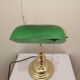lampe de bureau en métal doré  avec verre en opaline orientable