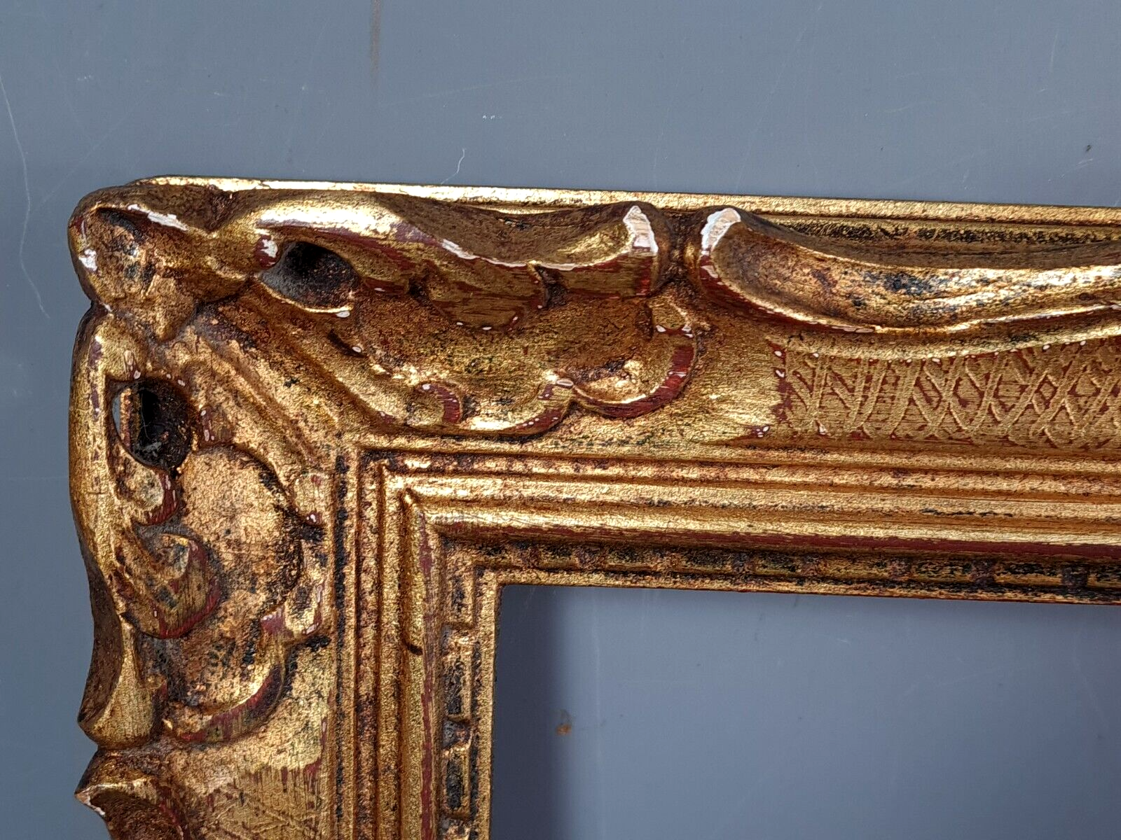 Old frame gilded carved wood gold leaf 41x36 cm, foliage 30x25 cm Montparnasse style SB