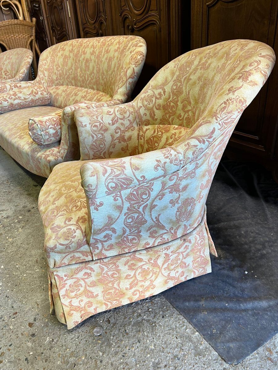 Salon Crapaud ancien de 3 pièces recouvert d’un beau velours, canapé et fauteuils
