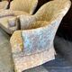 Salon Crapaud ancien de 3 pièces recouvert d’un beau velours, canapé et fauteuils