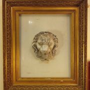 Ancien cadre doré ornement tête de lion sur plexiglas