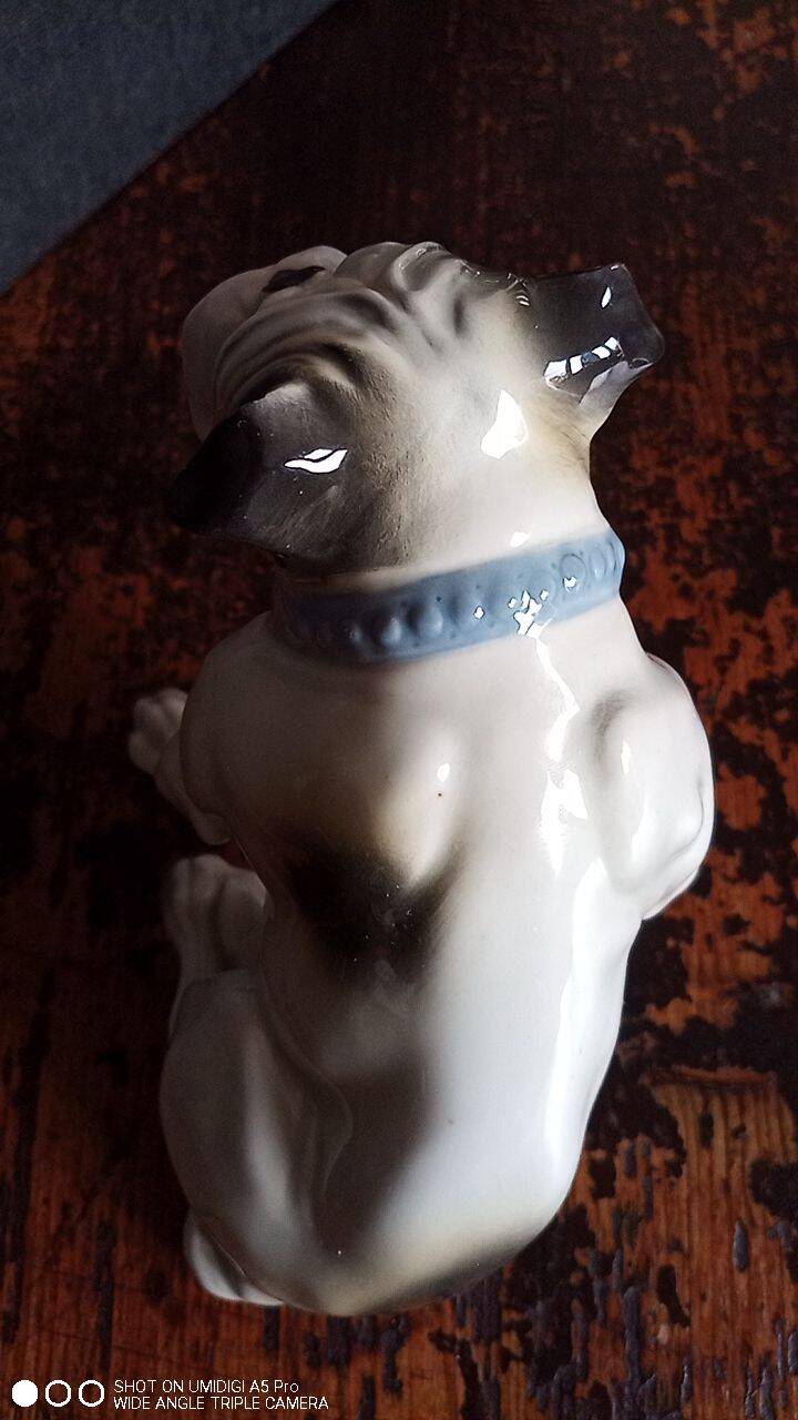 Gräfenthal - porcelain dog - H 12 cm