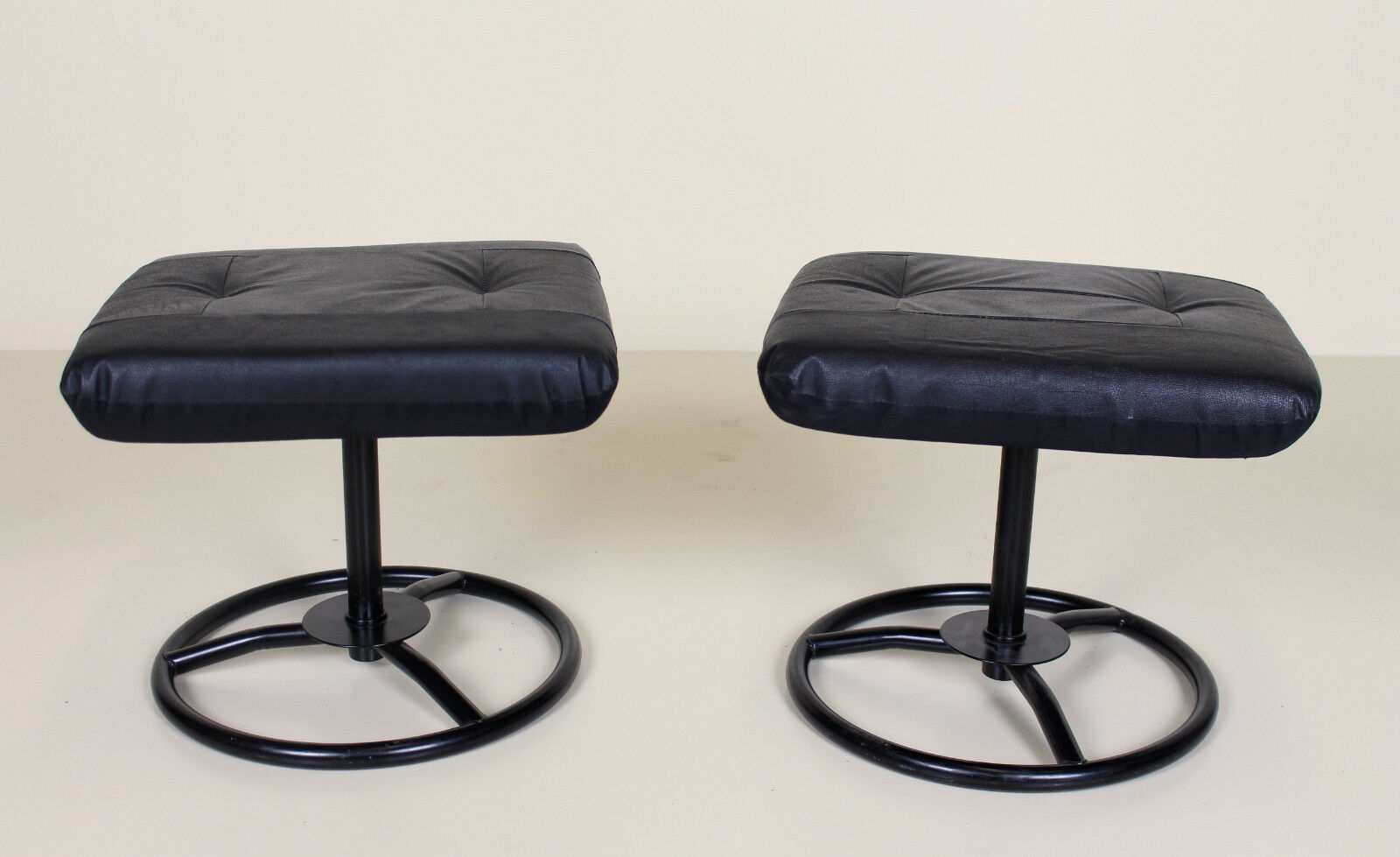 Tabouret danois en cuir noir