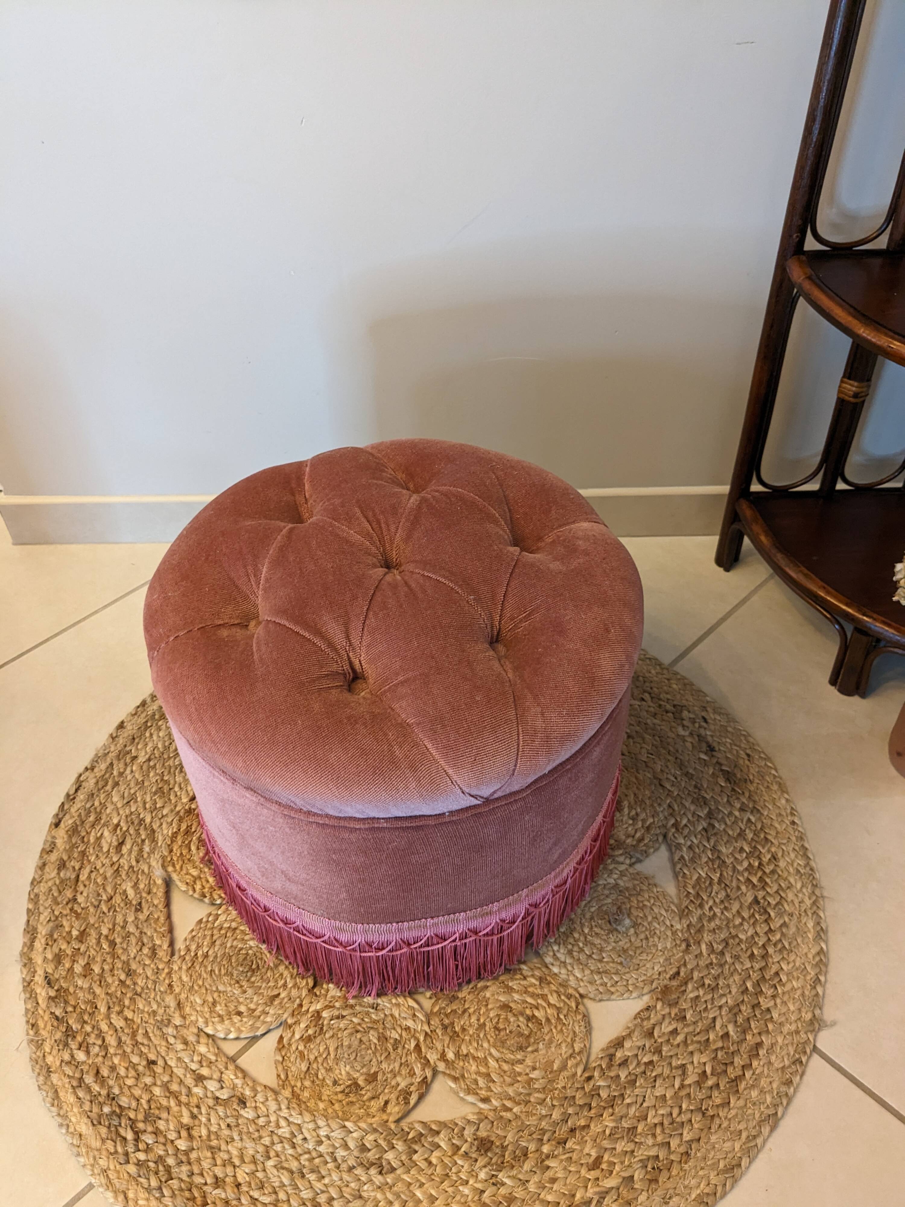 Pouf or footrest in pink velvet with fringes