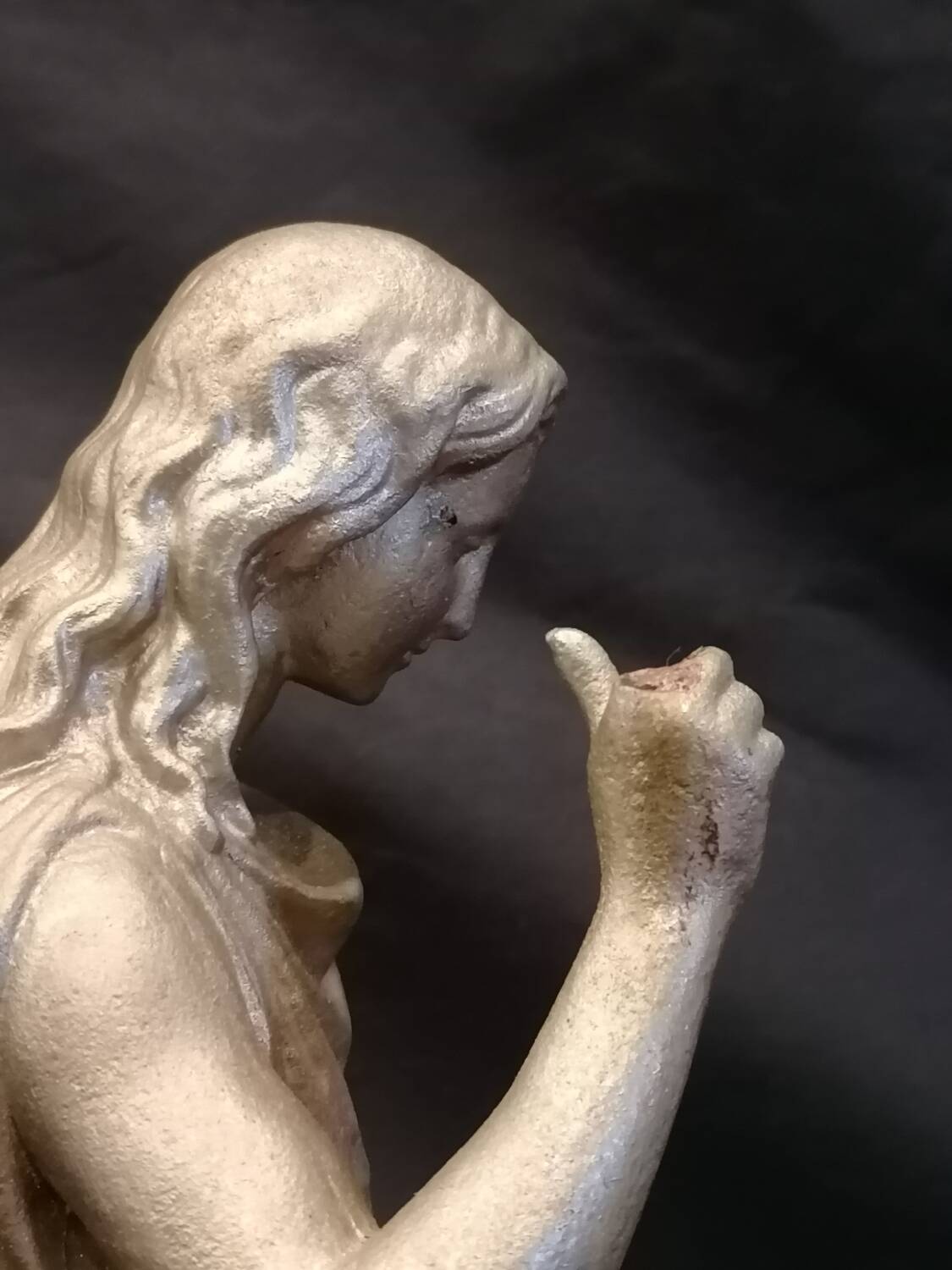 Statuette of a woman in gilded cast iron (Joan of Arc?)
