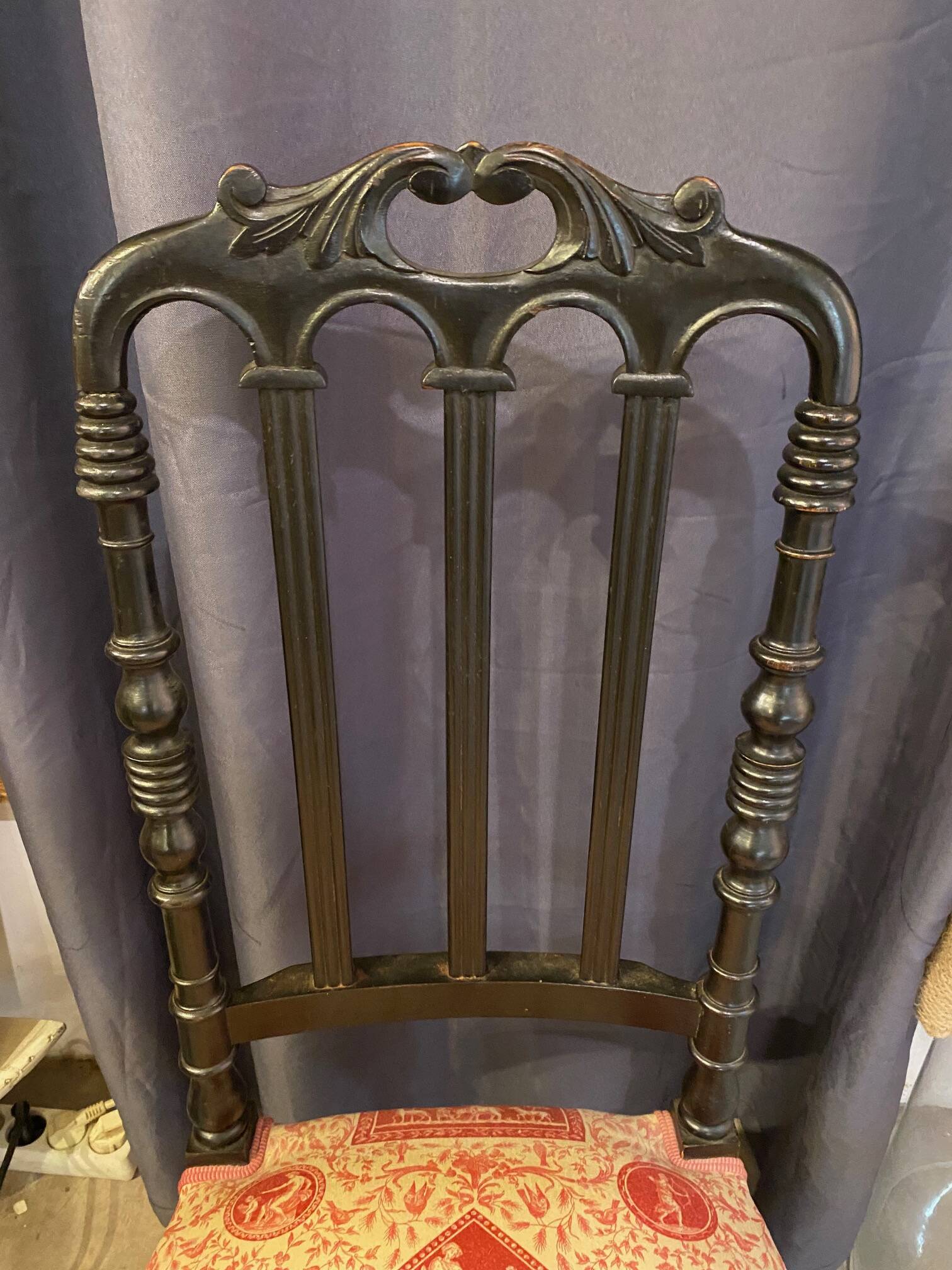 Fireplace or changing chair period 1900 in black lacquered wood and printed fabric