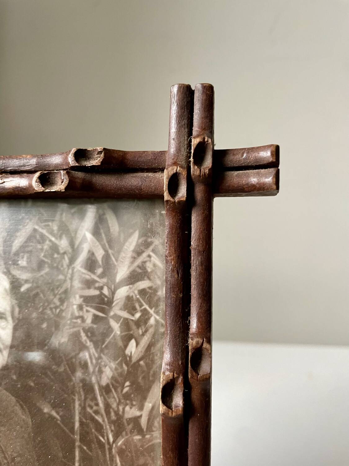 Antique Frame in carved wood  faux bambou style 19.5 cm x 15 cm