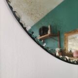 Beveled round mirror