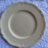 Ivory flat plates from Faïencerie de Longchamp